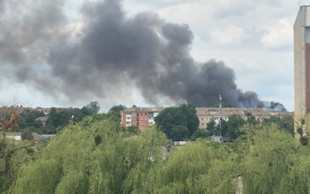 Крупный пожар в Ровно: горит воинская часть