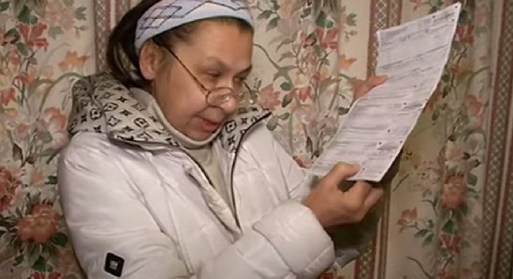 Платежки за коммуналку. Фото: скрин youtube