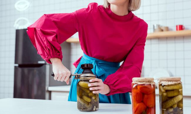 Консервация огурцов, фото -  Tochka.net