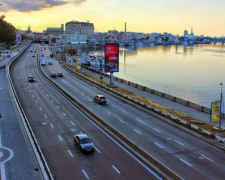 Набережне шосе, Київ, авто, фото з соцмереж