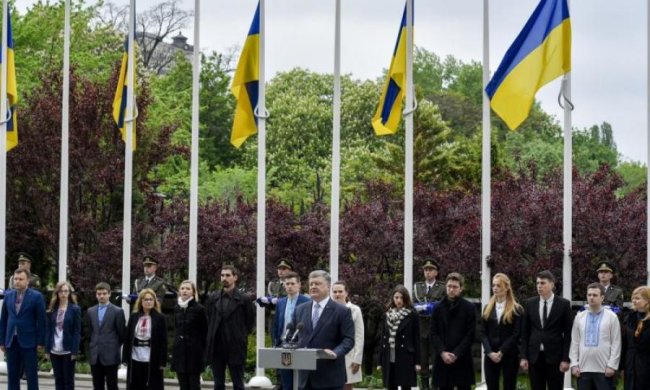 Порошенко анонсировал отмену неприкосновенности депутатов