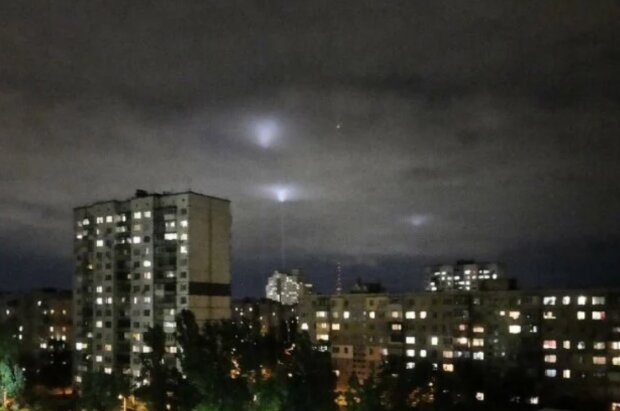Ліхтарі в небі у Києві, скріншот