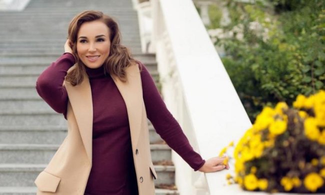 Полуголая Анфиса Чехова поймала дзен и потеряла пупок: фото 