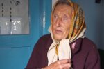 87-летняя тернополянка всю жизнь ходит босиком - здоровье, как у двадцатилетней: "Болеешь? Бегай по росе"