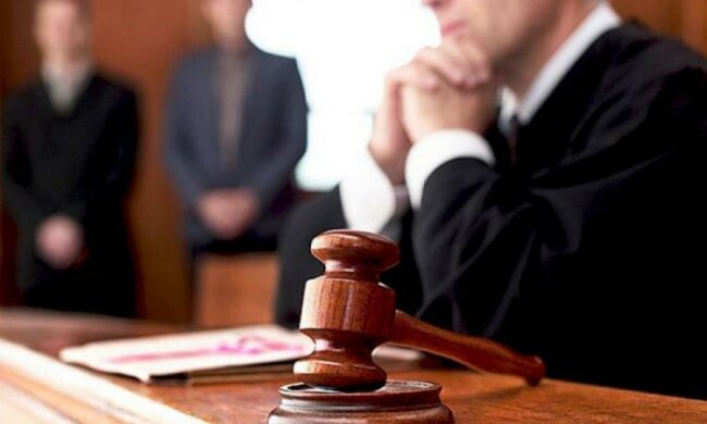 Боротьба депутата за доньку: суд дав два місяці на розслідування дій матері