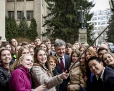 Порошенко звернувся до студентів: відкосити не вийде, підуть всі