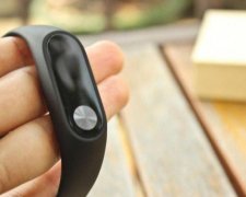 Xiaomi Mi Band 3 знову засвітився на фото