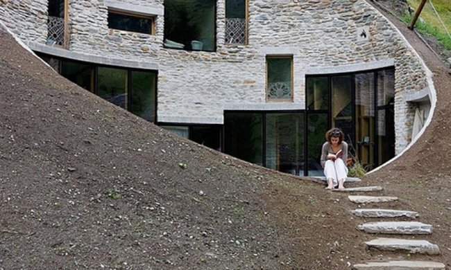 Архітектори побудували дивовижну віллу-нору (фото)