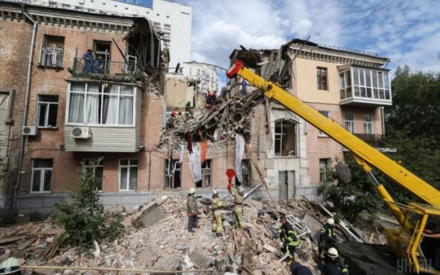 Последствия мощного взрыва в Киеве показали с высоты птичьего полета