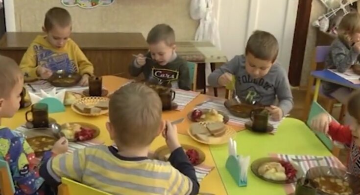 Дитячий садочок, кадр з відео