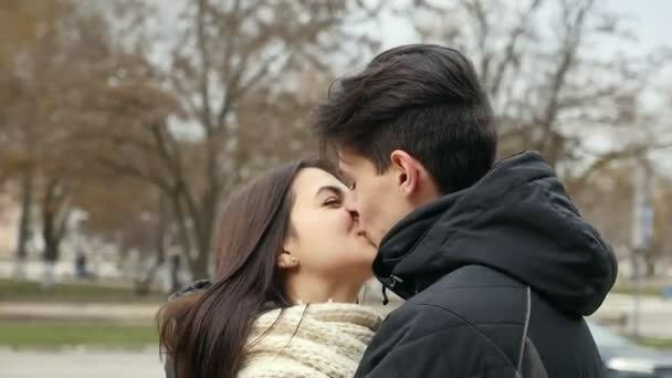 До весілля нізащо або "за гроші можна": як українці ставляться до інтиму