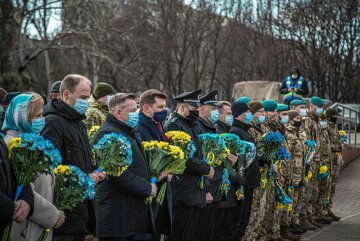 В Маріуполі вшанували пам'ять Т. Шевченка, фото: штаб ООС