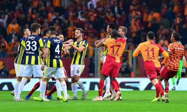 Экс-игрок Динамо устроил побоище в центральном матче чемпионата Турции