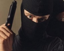 У жінки-підприємця грабіжники забрали золото і гроші