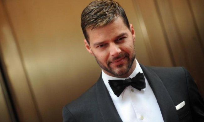 Відомий співак виставив на показ інтимні моменти життя 