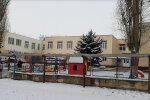 В українському садку дітям доводиться користуватися туалетом "жахів": "Прикріплено проволокою"