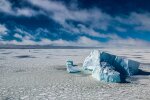 «Плавание между льдом и айсбергами в море, Антарктика» Фото: Gonzalo Bertolotto/via WMO