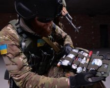Не хватает шоколадки Roshen: сеть в бешенстве от вида солдатской аптечки на пятом году войны