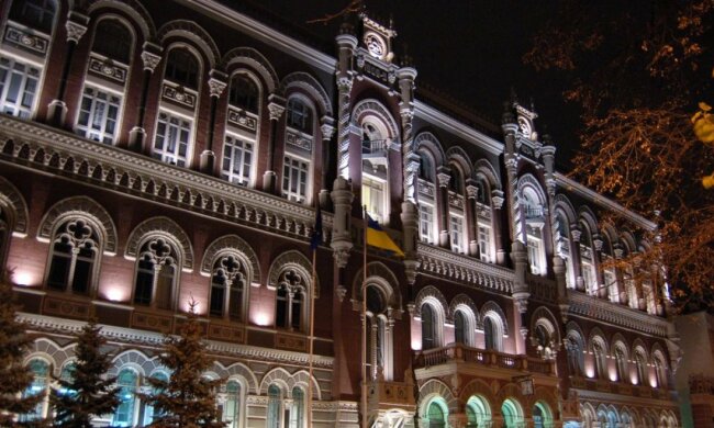 Гарячих танців напівголих дівчат не було? У Нацбанку спростовують скандальне відео з новорічного корпоративу