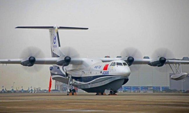 Тест-драйв найбільшого в світі гідроплана потрапив на відео