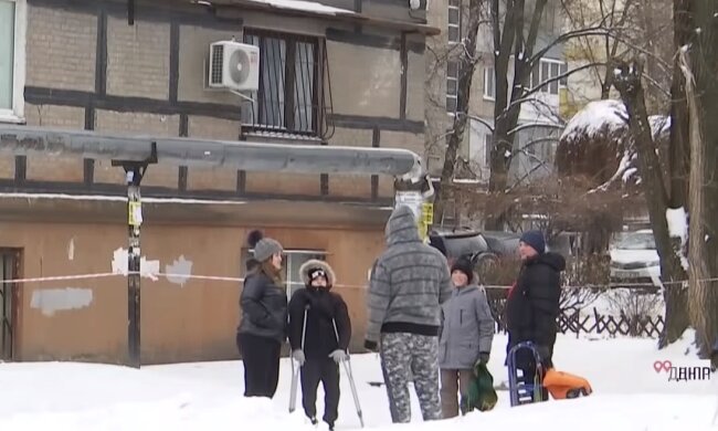 Люди на улицах, скриншот: Youtube