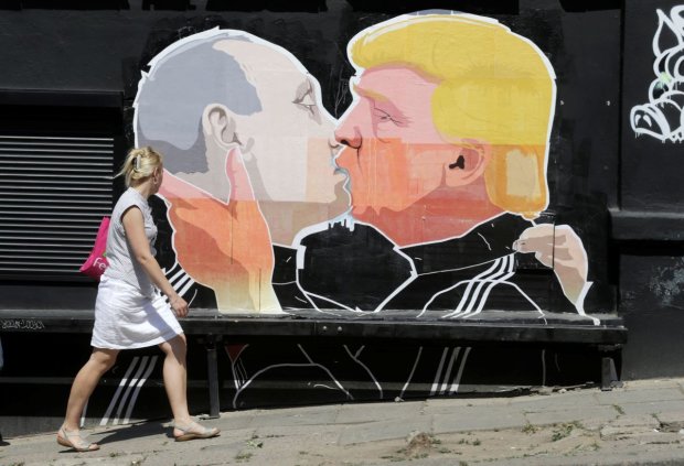 Легендарний бренд випустив епатажні бікіні з Путіним і Трампом: фото