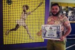 Новий рекорд: художник зобразив картину на тенісних м'ячах (фото)
