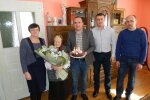 Марія Дмитрівна Дирда з гостями, фото: wn.if.ua