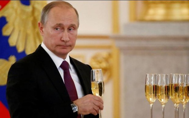 СМИ заинтересовал палец Путина: фото