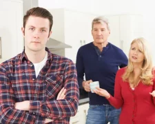 Дорослі діти та батьки: фото з вільних джерел