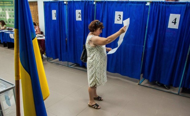 Зеленський переміг у Вірменії, а в Молдові воліли Бойко: як голосували українці за кордоном