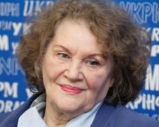 Ліна Костенко приймає поздоровлення