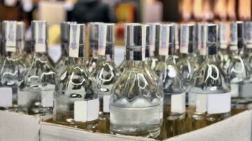 Пляшка горілки коштуватиме від 70 гривень