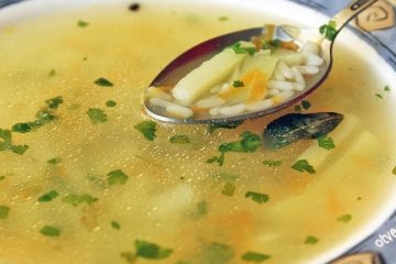 Голодный вор попался на тарелке супа