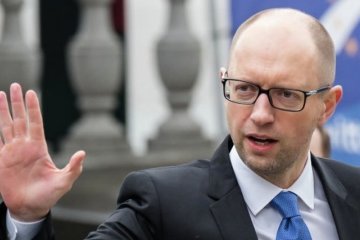Яценюк підтримує довгостроковий ввезення авто на іноземних номерах
