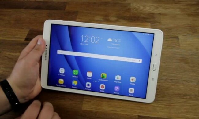 Samsung представив сімейний планшет