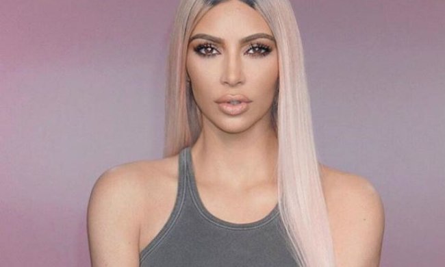 Гола Кардашьян напнула купальник дочки, все випало: фото 18+