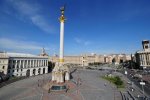 На Хрещатику комуністичні прапори та величезний натовп людей: що відбувається