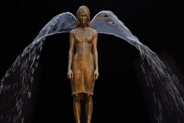 Польська скульпторка "оживила" бронзові фонтани