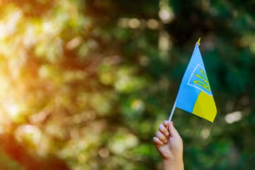 З Днем Конституції: найкрасивіші листівки і вітання