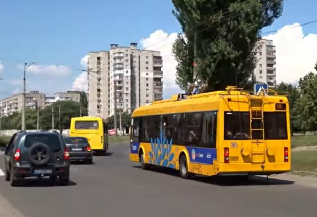 Троллейбус, кадр из видео