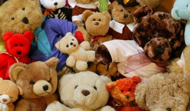 Одесские молодожены на свадьбе собрали игрушки для детских садов