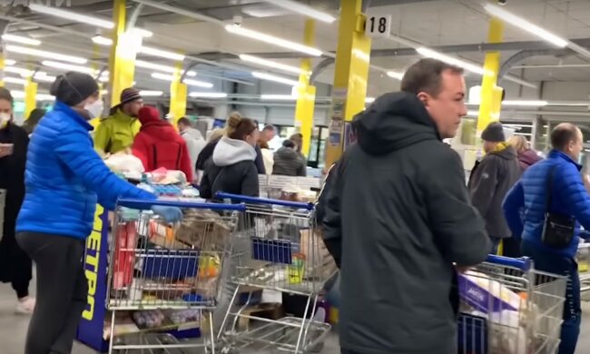 черги в магазинах, скріншот з відео