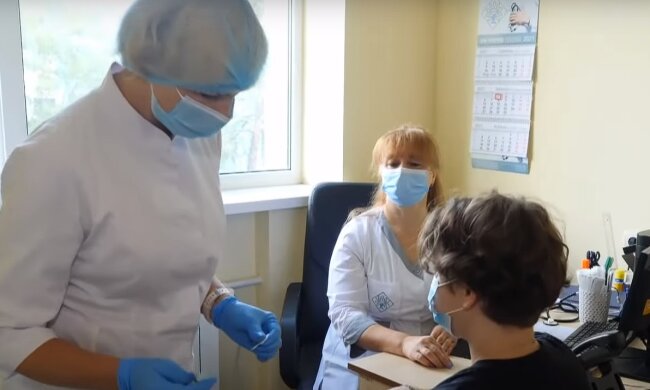 Врачи в больнице, скриншот: Youtube