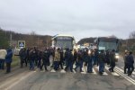 Проехать невозможно: обозленные люди перекрыли Одесскую трассу.