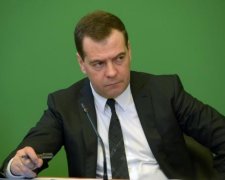 Поки Медвєдєв крав мільйони, у нього з-під носа цупили ручки