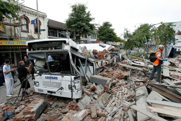 Люди оказались замурованы: мощное землетрясение парализовало столицу, полиция считает жертв