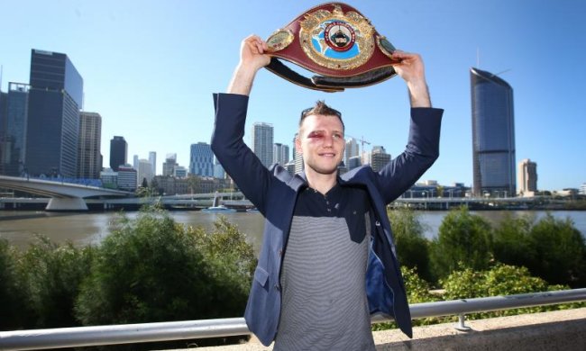 Назван лучший боксер мира в среднем весе