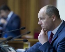 Парубій не відпускає депутатів на відпочинок, і ось чому