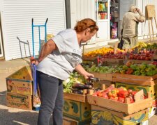 Жінка на продуктовому ринку